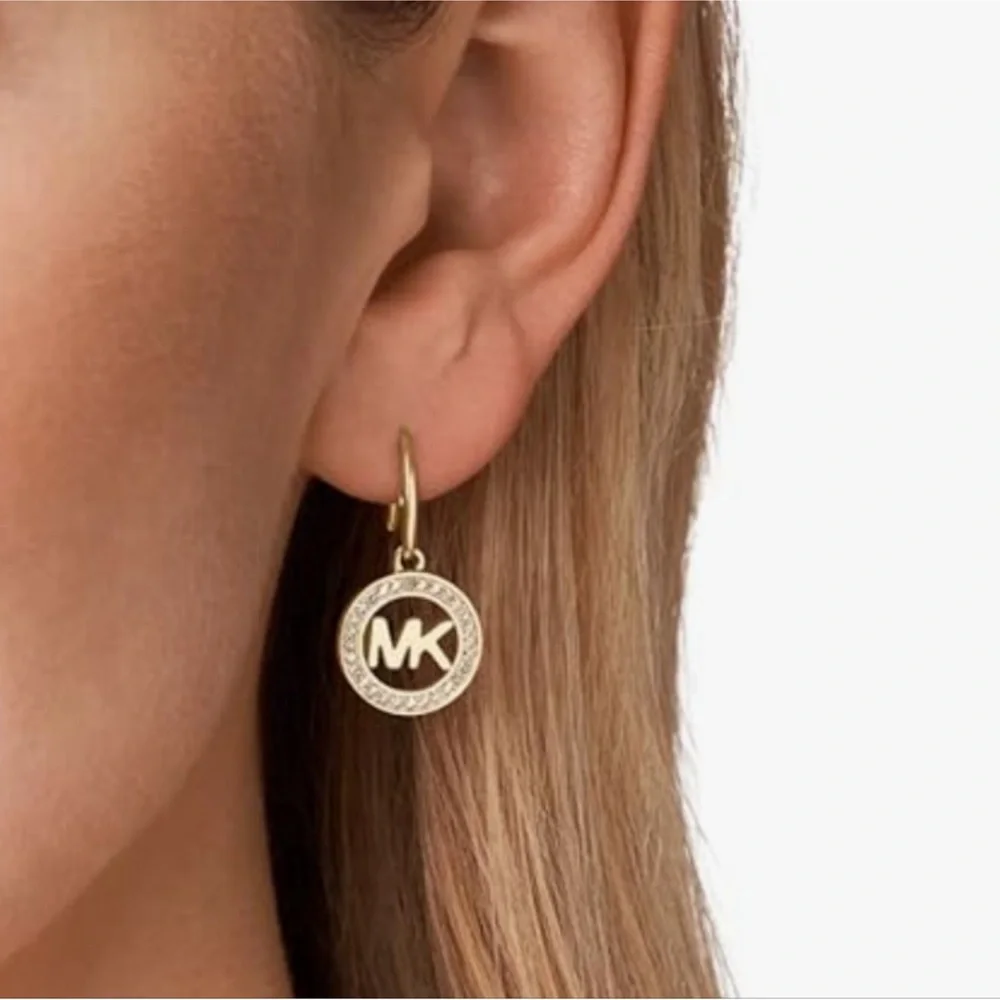 Michael Kors Rose Gold Circle Logo Earrings ✨brand new ✨ - Picture 2 of 7
